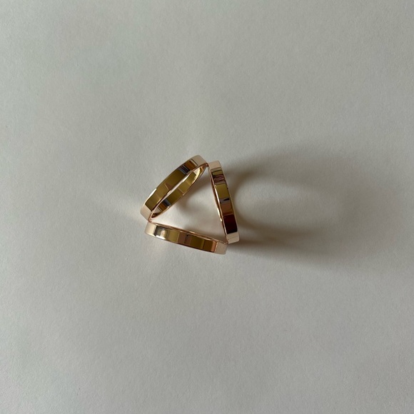 Rose gold tone interlocking scarf ring model sculptural design - Picture 3 of 5